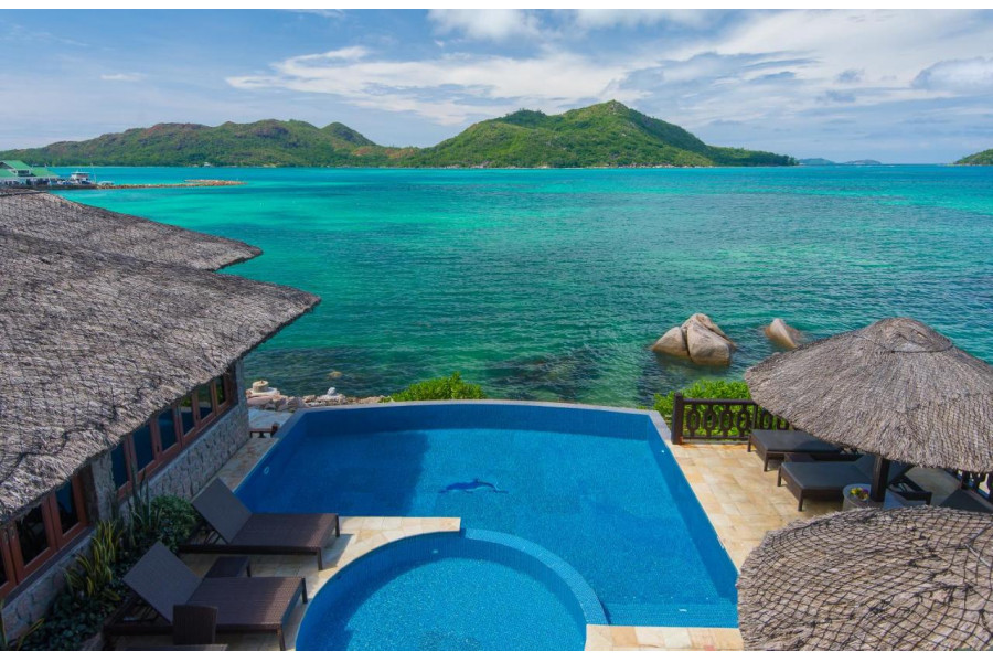 Chalets-Cote-Mer-praslin-seychelles